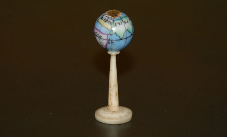 antiker Miniatur Globus für die Puppenstube * um 1860-1880