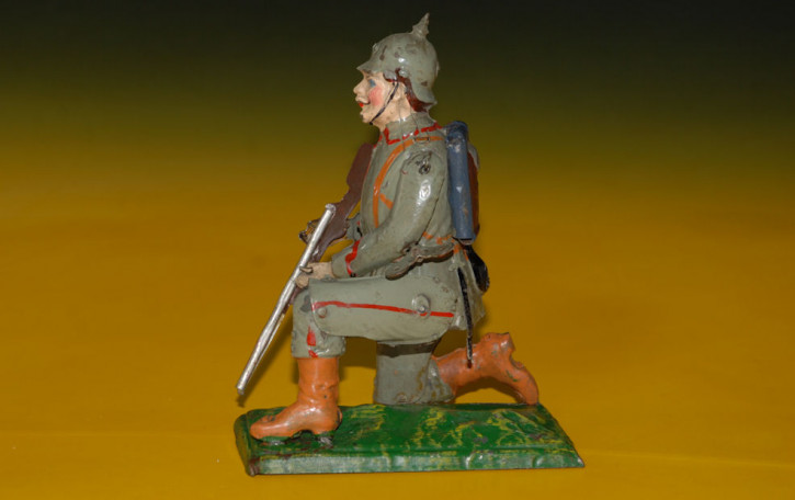 antike mechanische Blechfigur Soldat aus der Kaiserzeit um 1900