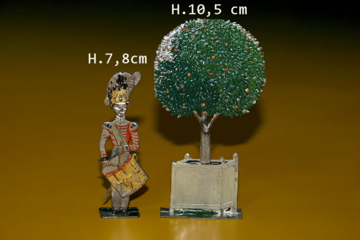 rare Biedermeier tin figures soldier & tree in the pail at 1820-