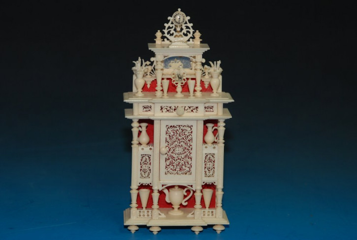 uraltes Puppenstuben Miniatur Vertiko mit Zubehör * 1870-1880