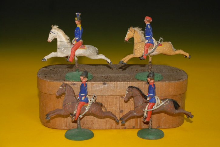 4 Erzgebirge soldiers on feather base bobbing up and down - French Cavalry around 1840/1850