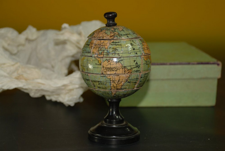 antique globe children jigsaw puzzle game made of wood & paper * in the box at 1850-1860