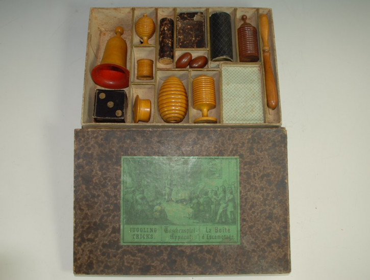 Biedermeier period magic box * the bag game apparatus * Nuremberg at 1850-1860