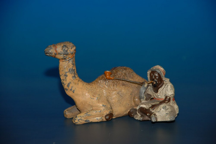 antique Heyde tin figure * Bedouin smoking more sedentarily with dromedary * at 1900