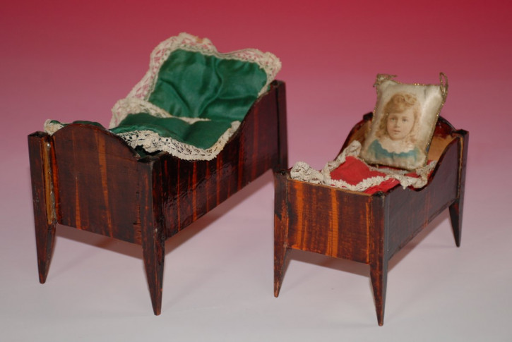 2 antique dollhouse beds from the late Biedermeier period * 1860/1880