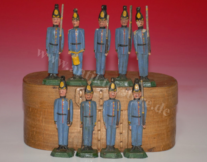 9 antique Grödnertal soldiers * Bavarian lines infantry in box * at 1860/1880