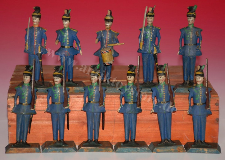 11 antique Grödnertal soldiers * Bavarian hunters in the original wooden box * at 1850