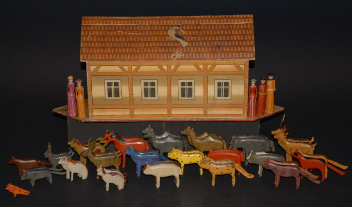 antique Seiffen half-timbered board ark with 5 figures & 42 animals * german at 1880/1890