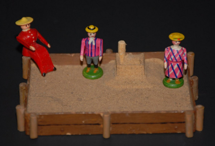 Erzgebirge miniatures * sandpit with 3 figures * L. Hiemann 1920s