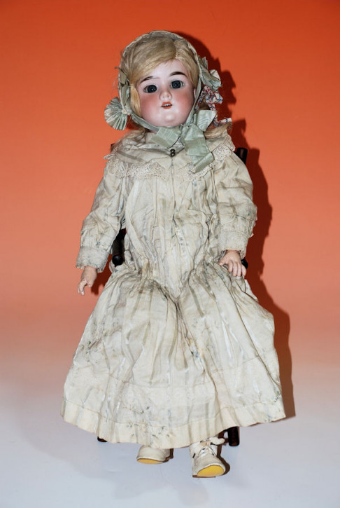 antique porcelain head doll A.M. 390 in the original clothes * 1