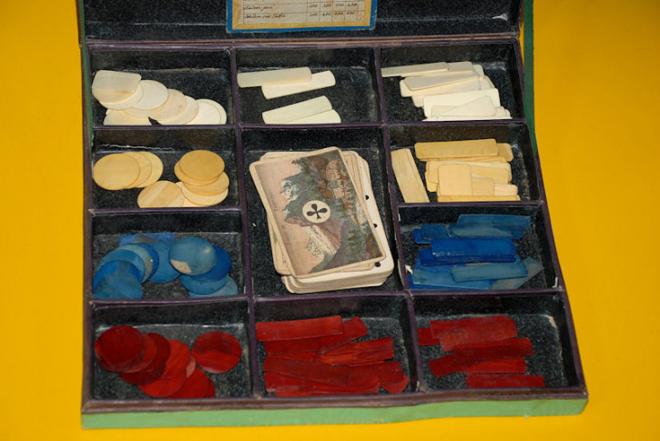Biedermeier Spielekasten mit color. Kartenspiel * 1850-1860