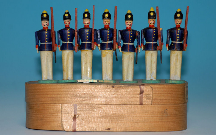 7 Prussian Soldiers Erzgebirge nose figures in the box * 1900-19