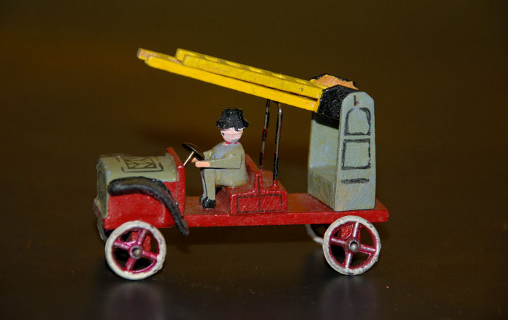 Erzgebirge miniature * Fire brigade car hand-cart * twenties