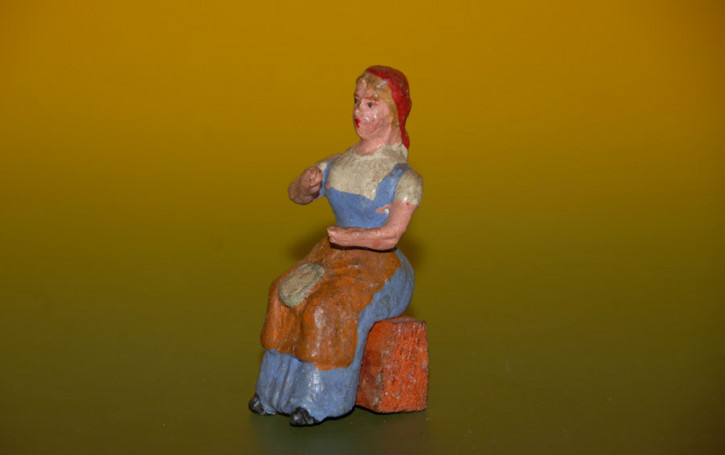 antique Erzgebirge Mass figure sedentary market Mrs. at 1900