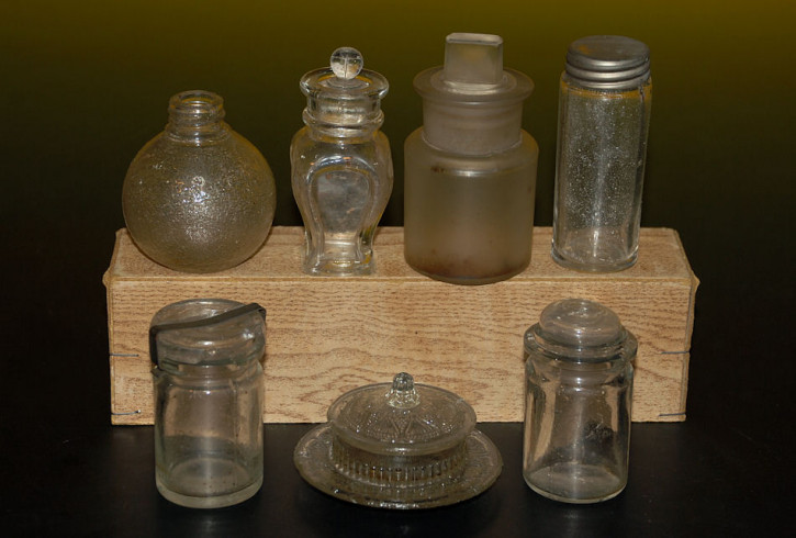 antikes Puppenküchen oder Kaufladen * Glaszubehör * um 1900