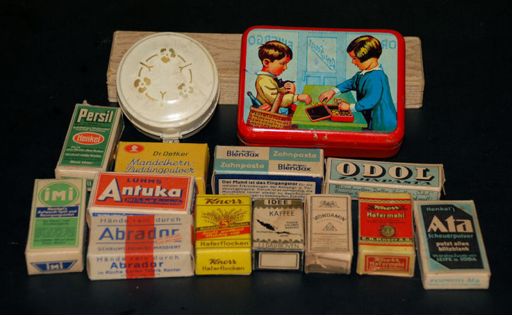 Puppenküchen oder Kaufladen Zubehör * 14 Teile * um 1900-20