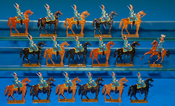 17 Zinnfiguren Kavallerie stehend Säbel präsentierend * vor 1900