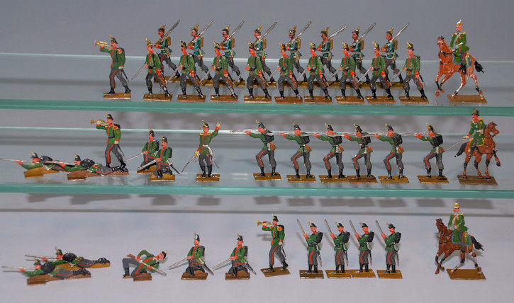 43 antique tin figures hunters infantry fighting * in front of 1