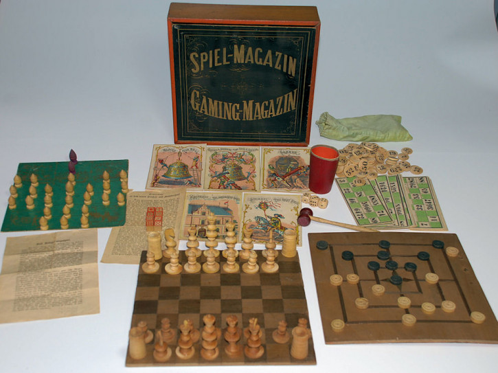 antique game magazine wood box with 8 games * at 1860-1880