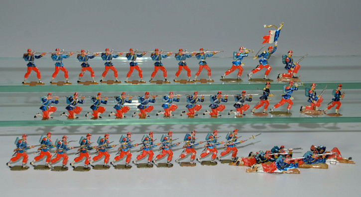 40 antike Zinnfiguren franz. Infanterie kämpfend * um 1880-1890