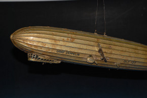 Tipp & Co. größtes Luftschiff Zeppelin DLZ 127 * von 1930