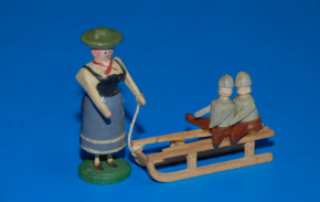 Erzgebirge figures mother with twins on sledges * Seiffen twenti