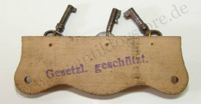 uralte Puppenstuben Schlüssel-Hakenleiste & 3 Schlüssel * 1900