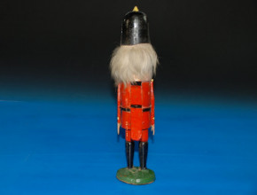 Erzgebirge seltener Nussknacker Soldat mit Pickelhaube * um 1860 – 1880