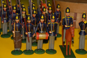 Erzgebirge soldiers figure sentence in the original shaving box of * at 1850