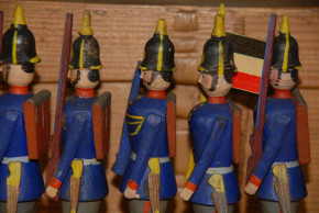 9 uralte Erzgebirge Soldaten * Preußen in der Spanschachtel * Nasenfiguren um 1850-1860