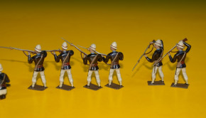 8 antique tin figures * french Colonial soldiers with machine-gun * at 1900