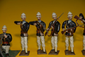 8 antique tin figures * french Colonial soldiers with machine-gun * at 1900