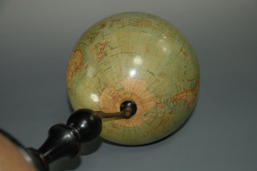 uralter Globus * Ludwig Julius Heymann Berlin * Durchmesser 19 cm * um 1900