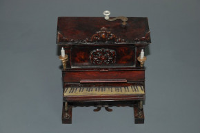 uraltes Rock & Graner Klavier mit Musikspielwerk * Blech handbemalt um 1860-1880