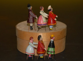 Erzgebirge Borstenkinnel * 6 pieces of piano figures in the shaving box * at 1890