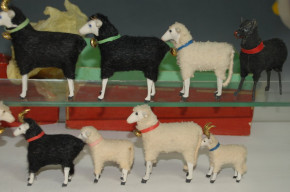 Wool sheep set * 12 part with black sheep & dogs * Germany at 1900