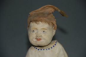 uralte Wackelkopffigur Junge auf Nachttopf sitzend * Pappmaché Sonneberg um 1860-1880