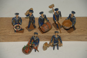 7 Marine Zinnfiguren in blauer Uniform * Tätigkeiten auf dem Schiffsdeck * um 1900