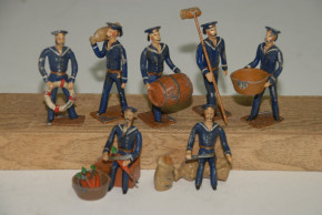 7 Marine Zinnfiguren in blauer Uniform * Tätigkeiten auf dem Schiffsdeck * um 1900