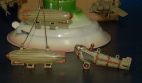 Penny Toy airman merry-go-round with 3 zeppelins & 3 aeroplanes in the box * Germany at 1910-1920