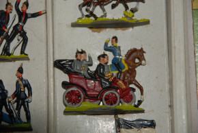 Graf Haeseler hochinteressantes Kriegsspiel 1. WK mit 32 Haffner Zinnfiguren im O.K. * um 1905