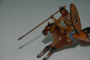 Georg Heyde tin figure * Indians with spear & shield riding on * at 1900