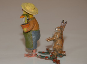 österliche Miniaturen * Hase & vermenschlichte Kückendame als Gärtnerin * um 1900