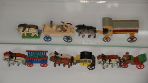 Dresdner Spielzeug * 5 Miniaturgespanne im Originalkarton * um 1910