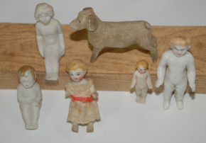 6 x antique dollhouse accessories * dog & porcelain dolls * around 1860/1880