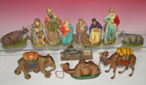 antique large pyramid nativity figures made of paper mache * 12 parts * at 1900