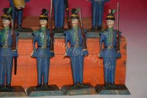 11 antique Grödnertal soldiers * Bavarian hunters in the original wooden box * at 1850