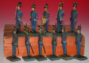 11 antique Grödnertal soldiers * Bavarian hunters in the original wooden box * at 1850