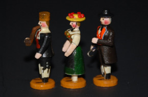 Erzgebirge 3 pieces miniature nose figures traditional costume figures * L. Hiemann * Seiffen 1920s