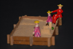 Erzgebirge miniatures * sandpit with 3 figures * L. Hiemann 1920s